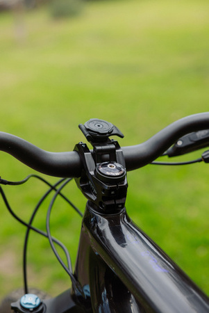 Regulowana podstawa rowerowa pod zaślepkę sztycy główki ramy Quad Lock® Stem Cap Mount