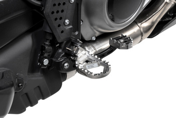 Długodystansowe, obniżone podnóżki *WORKS* do Harley-Davidson RA1250 Pan America