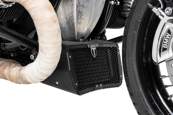 BLACK-T Oil cooler guard for BMW R18