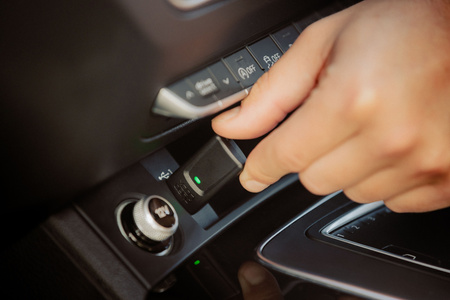 Quad Lock® Car - Wireless CarPlay/Android Auto Adaptor