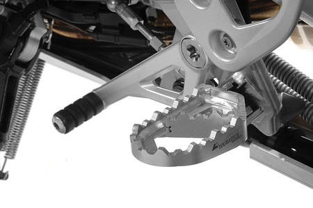 Długodystansowe podnóżki *Works* do BMW R1300GS, R1250GS/ Adventure, R1200GS (LC)/ Adventure (LC), F900GS/ Adventure, F850GS/ Adventure, F800GS(2024-)