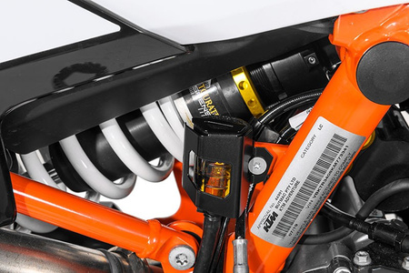 Osłona tylnego zbiorniczka płynu hamulcowego, czarna do KTM 890 Adventure/ 890 Adventure R/ 790 Adventure / Adventure R/ 1290 Super Adventure (2021-)